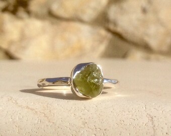 Birthstone Silver Ring, Raw Peridot Silver Ring, Rough Natural Gemstone Jewellery