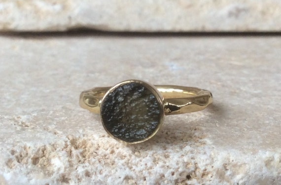 bague en or moldavite bague en or moldavite
