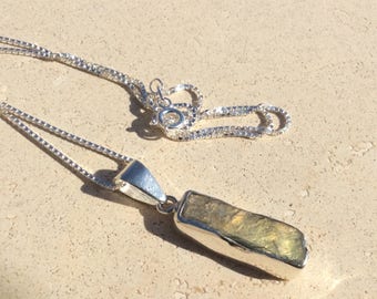 Gemstone Necklace, Raw Labradorite Silver Necklace, Rough Labradorite Silver Pendant Necklace, Gemstone Silver Pendant, Silver Necklace