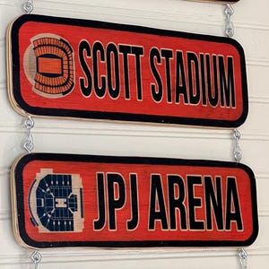 UVA Chain Wall Decor