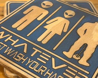 Bathroom Alien Wall Decor
