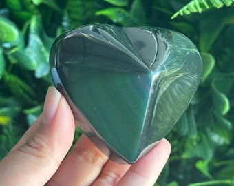 Corazón de Obsidiana Arcoíris: Piedra de Protección con Destello Terciopelo (181 g)