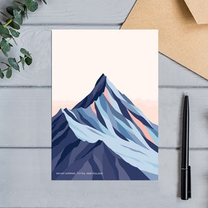 Mt Aspiring, Nova Zelândia. Cartão de felicitações com paisagem montanhosa abstrata moderna