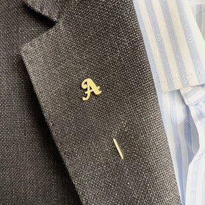 Pin de solapa con inicial personalizado de oro de 14 k, pin de traje con nombre personalizado, pin de solapa de boda, personalizado, pin de solapa personalizado