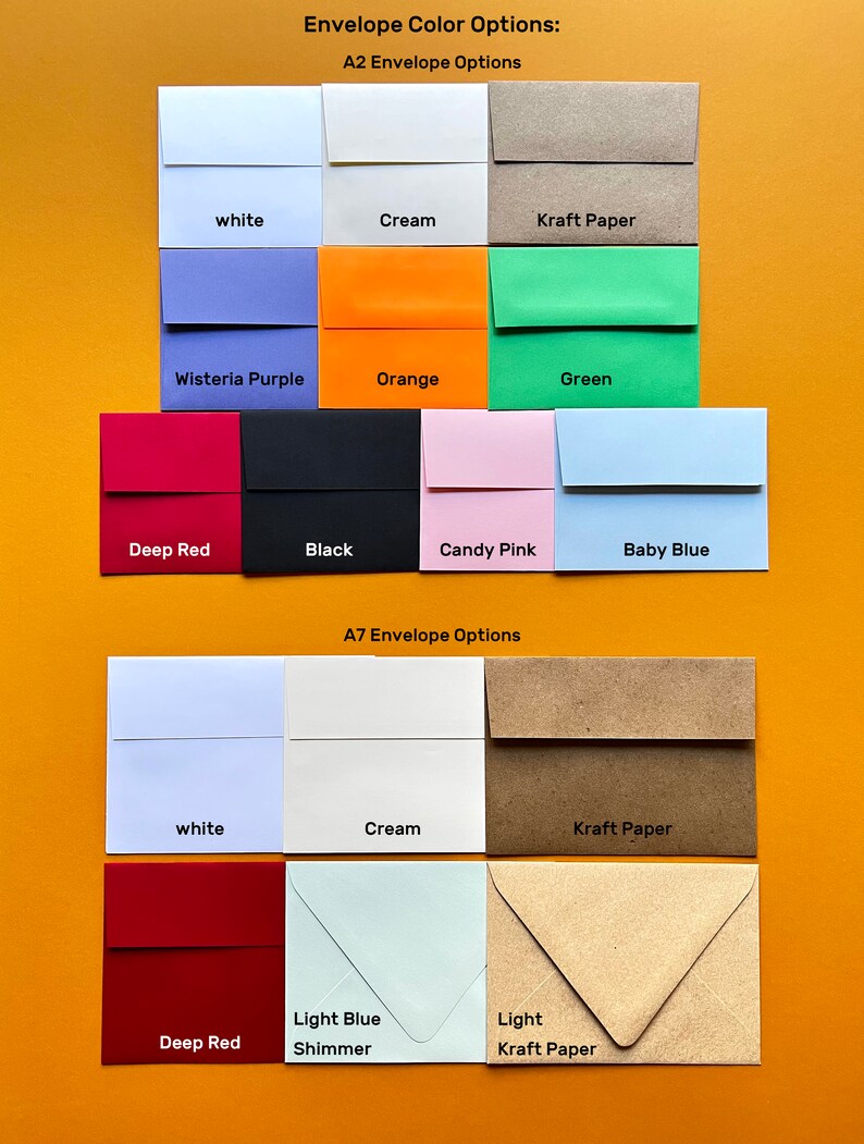 Pu&ograve; includere: Un grafico che mostra le opzioni di colore per le buste di formato A2 e A7. I colori includono bianco, crema, carta kraft, viola glicine, arancione, verde, rosso scuro, nero, rosa confetto, azzurro e blu chiaro con shimmer.