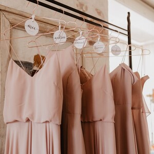 Elegant Rose Gold Wedding Hangers - Pick your Set - Custom Personalized Gift Tag - Dress / Robe Hangers - Metal Hangers - Bridesmaid Hangers