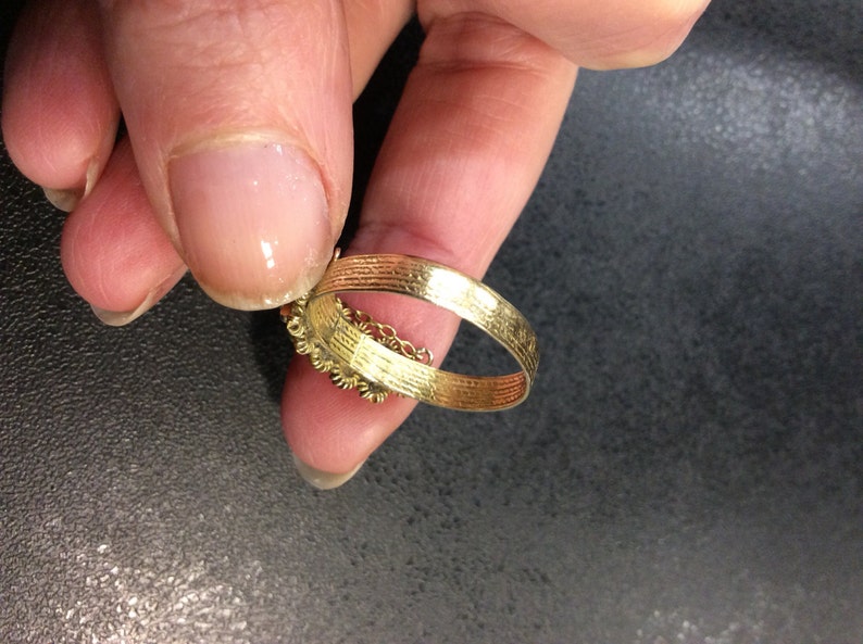 tassel 18ct gold keeper ring with drop
