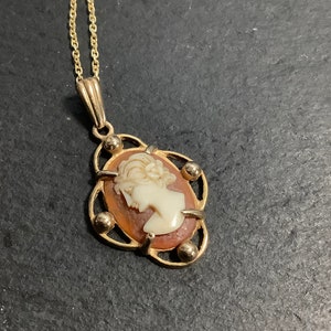 9ct gold cameo pendant on chain image 2