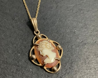 9ct gold cameo pendant on chain