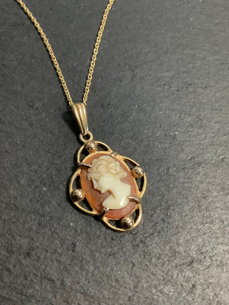 9ct gold cameo pendant on chain image 1