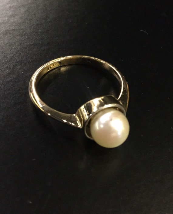 Art Deco 18ct gold pearl ring - image 2