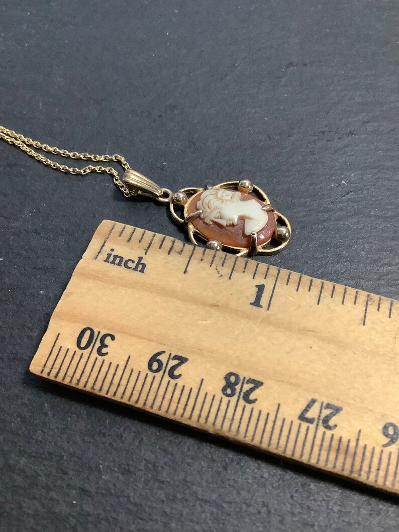 9ct gold cameo pendant on chain image 6