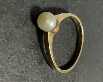 9ct gold pearl ring