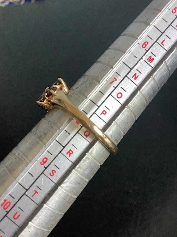 9ct gold garnet ring - image 6
