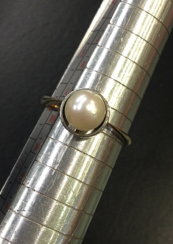 Art Deco 18ct gold pearl ring - image 7