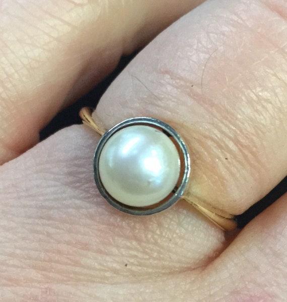 Art Deco 18ct gold pearl ring - image 1