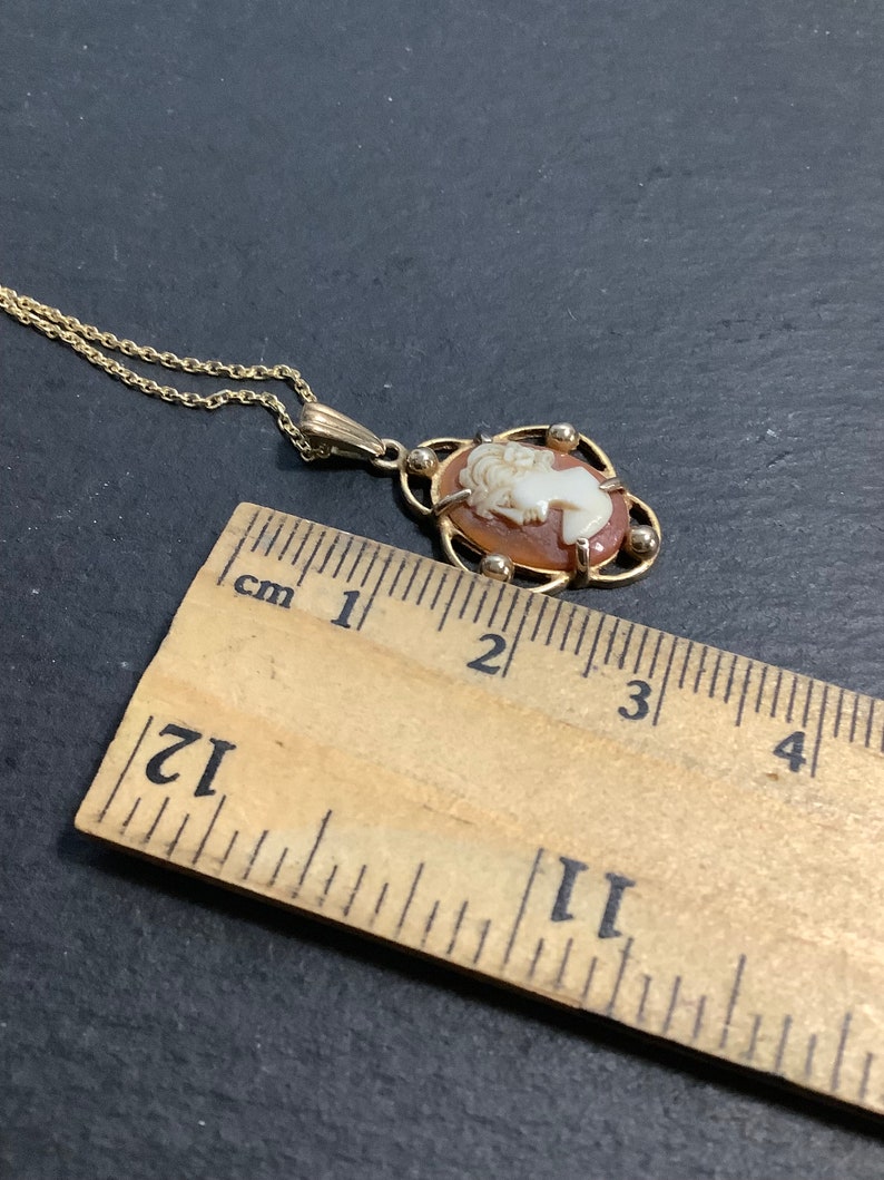 9ct gold cameo pendant on chain image 5