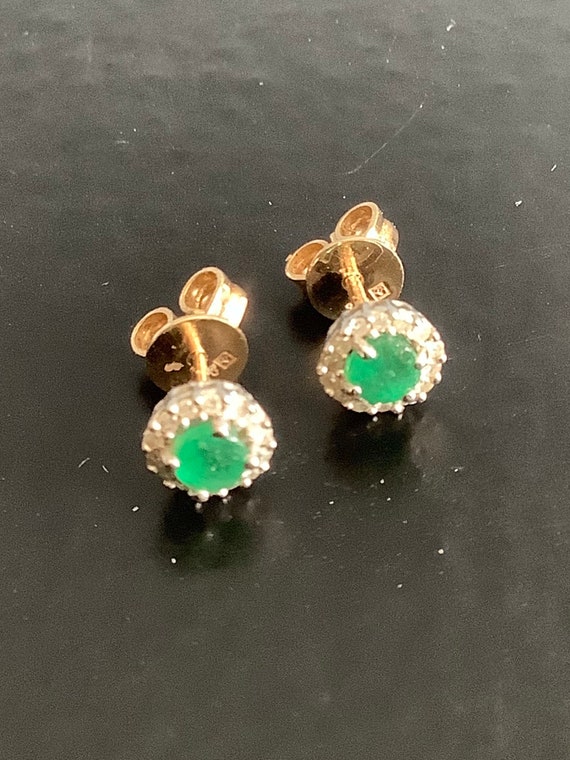 9ct gold and emerald Gem