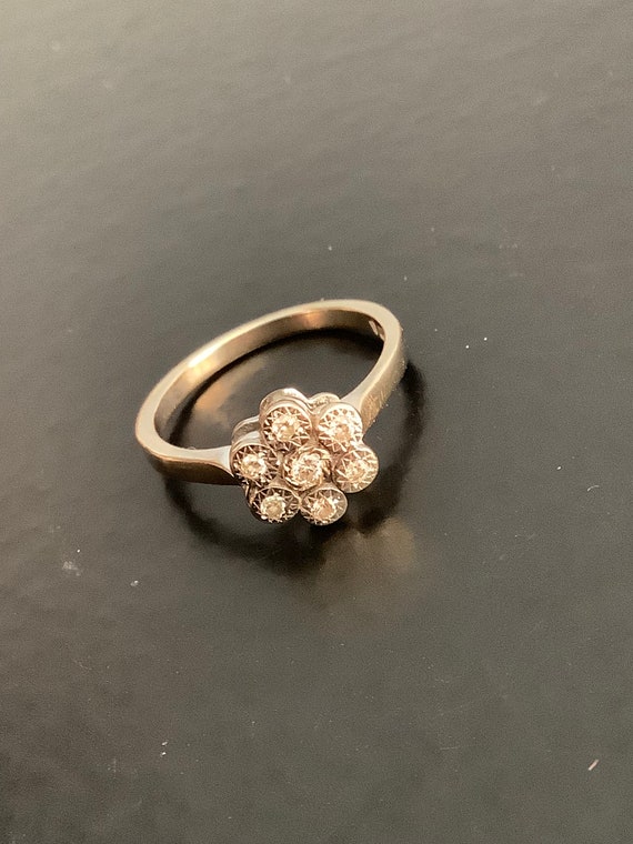 9ct white gold diamond cluster ring