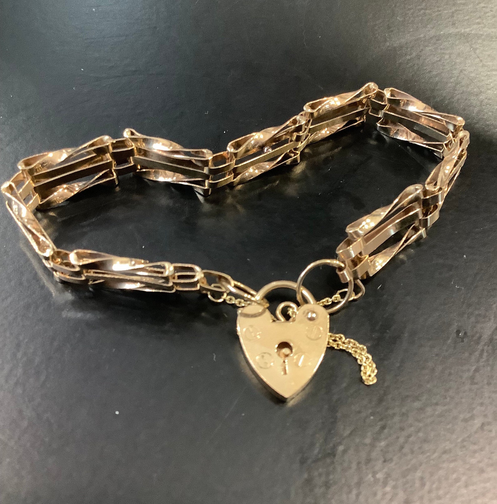 gold gate bracelet
