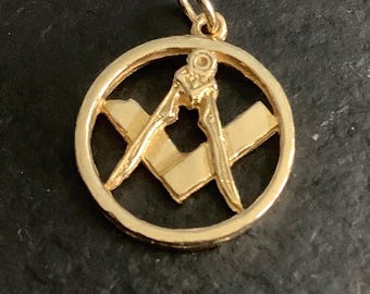 9ct gold Masonic pendant