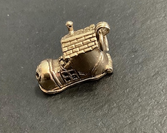 9ct gold woman in shoe charm