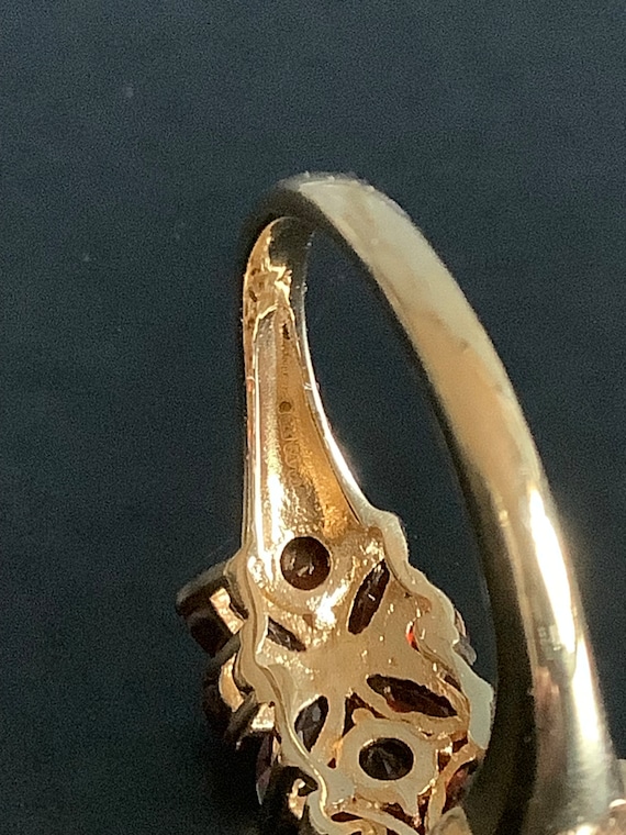 9ct gold garnet ring - image 4