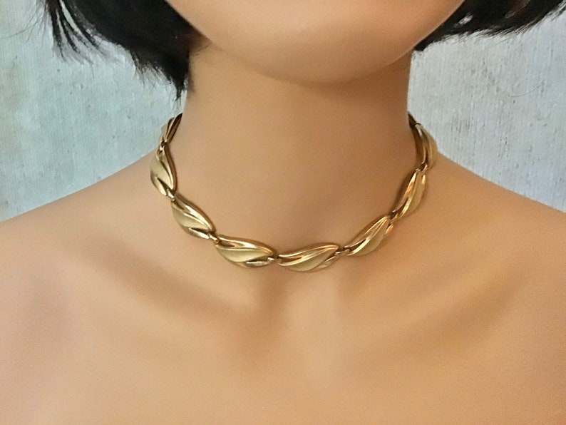 Lovely multi link necklace perfect with any outfit. Trifari classic gold tone metal choker necklace