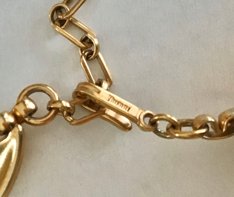 Lovely multi link necklace perfect with any outfit. Trifari classic gold tone metal choker necklace