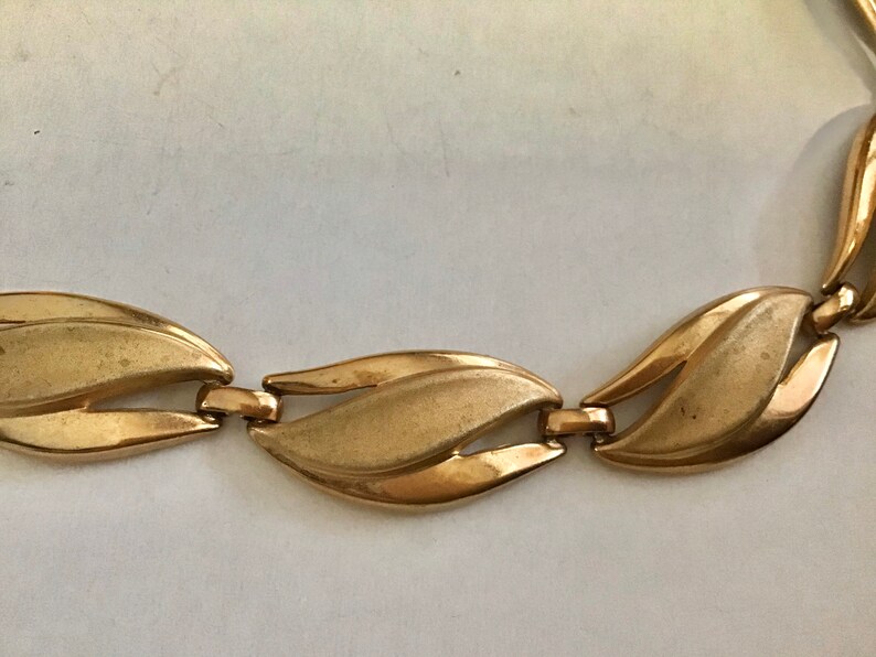 Lovely multi link necklace perfect with any outfit. Trifari classic gold tone metal choker necklace