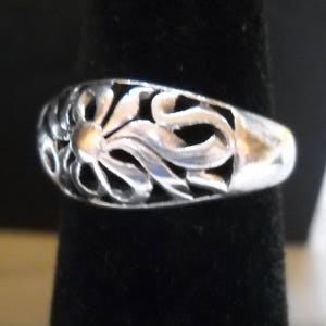 Ring Vintage Sterling Silver Dome Ring Cut Out Pattern Silver Flower Sterling Silver 925 Hallmark Boho Statement Jewelry Ring