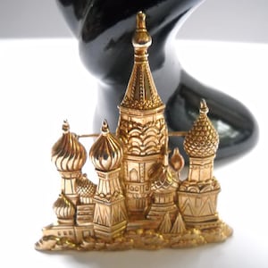 Vintage St. Basil Cathedral Brooch: JJ Jonette Gold Tone Architecture Pin