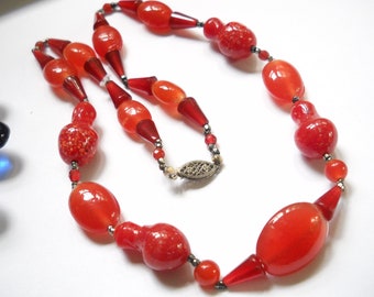 Vintage ketting art glas kralen choker carneool gekleurde glas kralen art deco mid century bruine crème oranje butterscotch glas