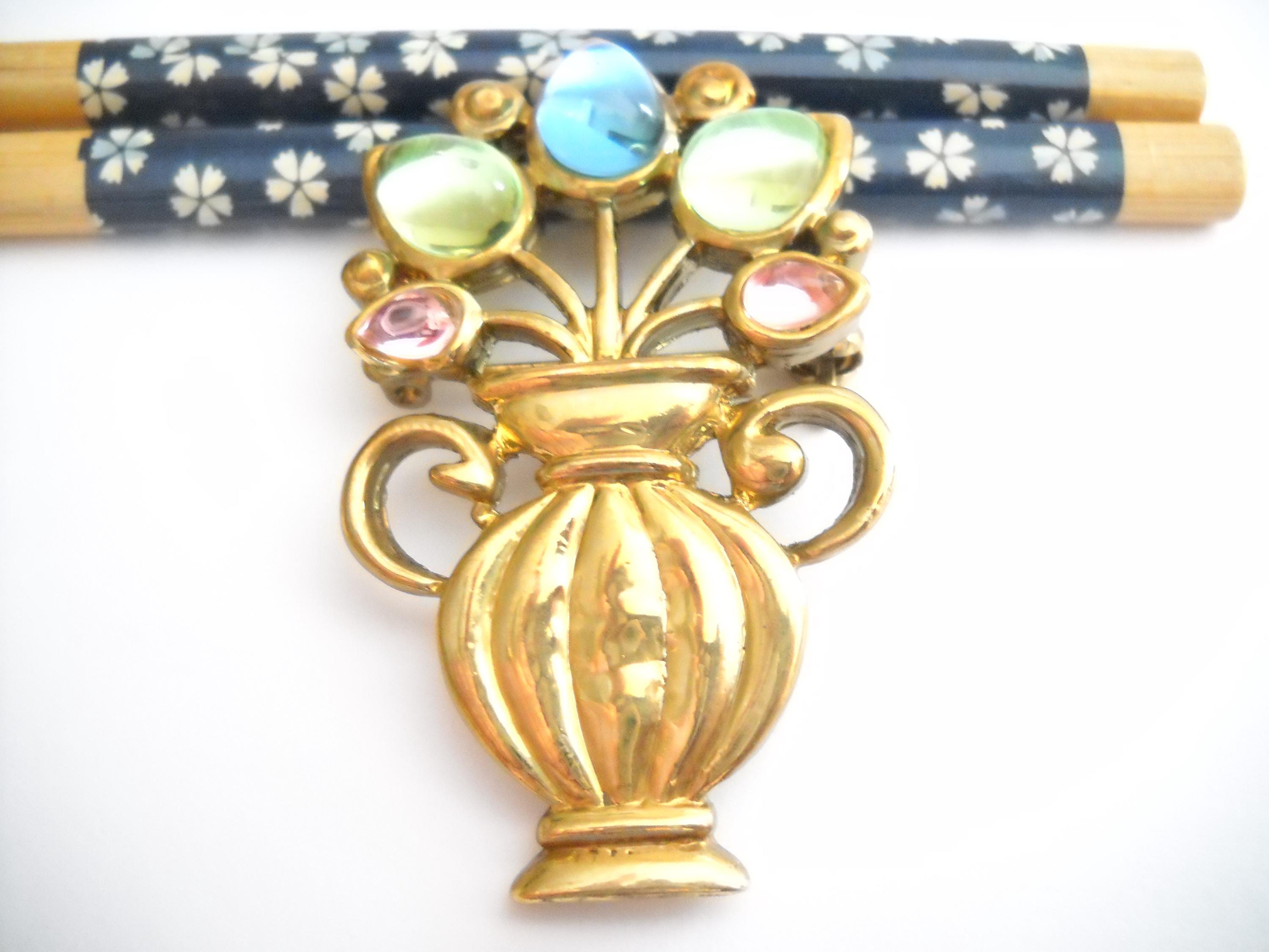 Vintage designer statement Gold-Tone lucite Flower Brooch Vintage 1980s Purple Lucite Floral Statement Brooch ? main image 4