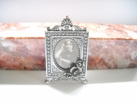 Vintage Brooch Photo Frame Brooch Retro Art Nouve… - image 2