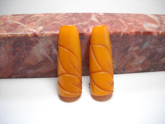 Bakelite Dress Clips Matching Bakelite Carved But… - image 2