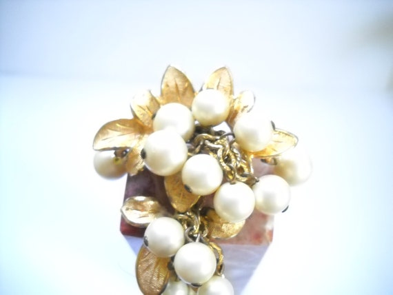 Vintage Brooch Dangling Pearls Gold Tone Metal Le… - image 2