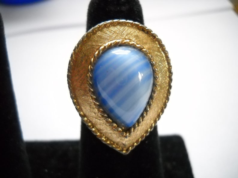 Ring Vintage Ring Blue Art Glass Star Sapphire Swirl Cabochon Teardrop Statement Adjustable Gold Silver Tone Hollywood Regency Mid Century
