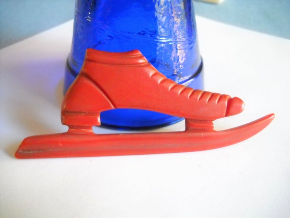 Vintage Bakelite Brooch Ice Skating Red Bakelite B