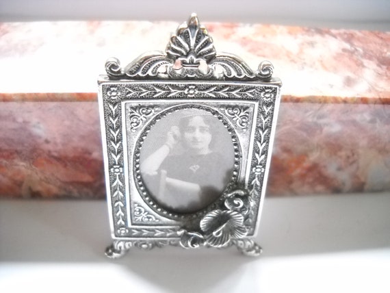 Vintage Brooch Photo Frame Brooch Retro Art Nouve… - image 5