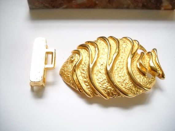 Vintage Paquette Gold Tone Fish Belt Buckle: Boho Statement  display picture 3