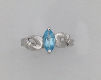 Anillo de topacio azul natural de talla marquesa en plata de ley 925