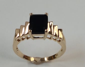 Anillo de ónix negro natural en oro amarillo macizo de 14 kt