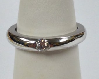 Anillo de diamantes naturales en oro blanco macizo de 14 kt
