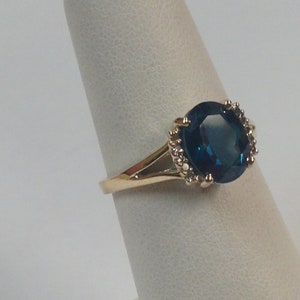 Natural Caribbean Topaz with Natural Diamond Ring Solid 14kt Yellow Gold