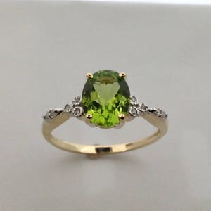 Peridoto natural con anillo de diamantes naturales Oro amarillo macizo de 14 quilates
