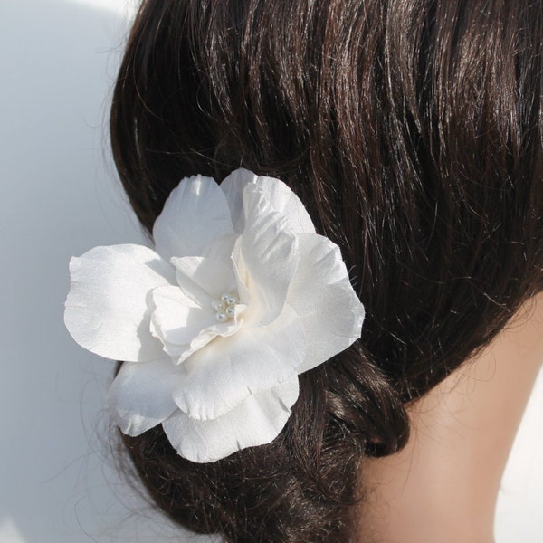 Bridal Ivory Flower Hair Fascinator , Bridal Hair Clip, Tropical Flower, Wedding Accessories