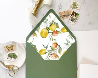 Forro de sobre con estampado de limón y cítricos (juego de 25) para invitaciones de boda.