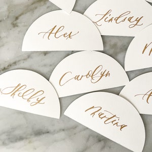 Half Circle Place Cards, Semi Circle Escort Cards, Arch Place Cards, Calligraphy Wedding Name Cards