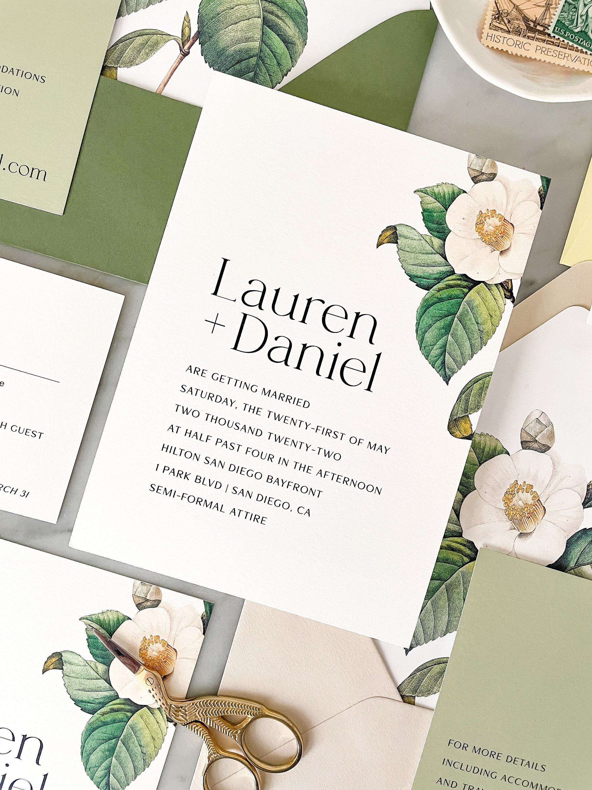 Vintage Floral Wedding Invitations: 4-Piece Set